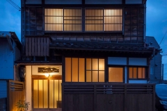 Hisago-Uma-Entrance