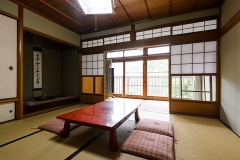 Shojoshin-in-Room2