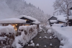 Tsurunoyu-Onsen-Snow2